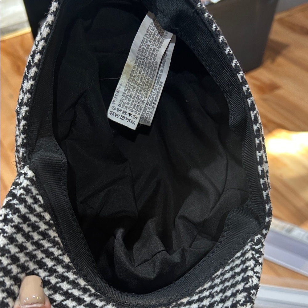 Womens Houndstooth Patterned Cap - image 3